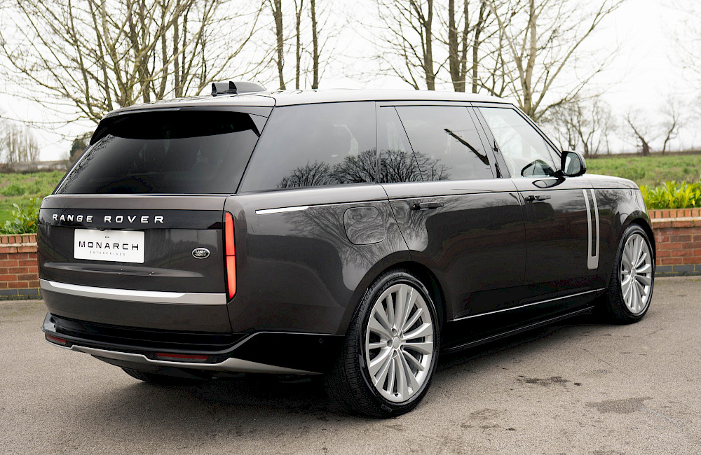 2023/72 Range Rover Vogue First Edition LWB P530 8