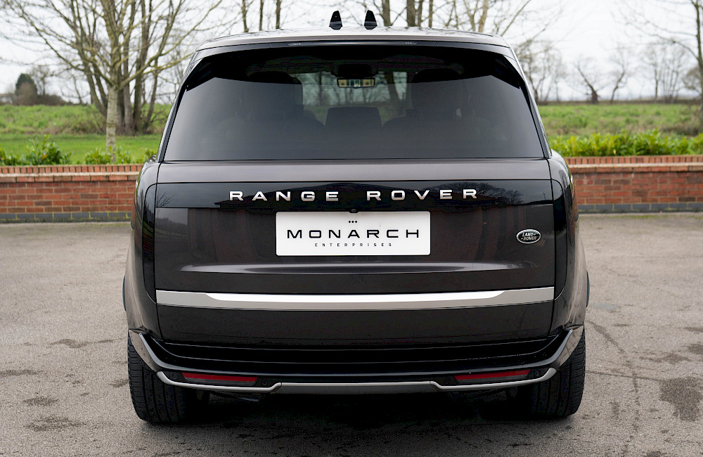 2023/72 Range Rover Vogue First Edition LWB P530 16