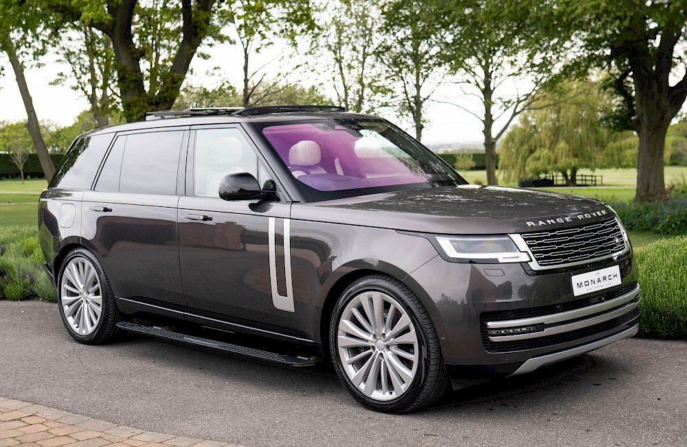 2023/72 Range Rover Vogue First Edition LWB P530 1