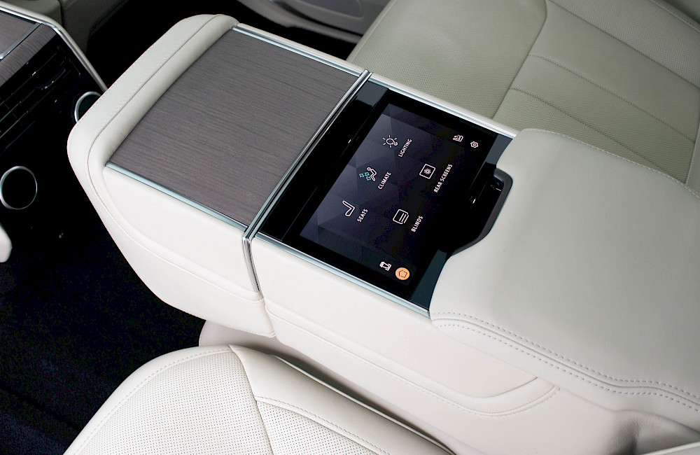 2023/72 Range Rover Vogue First Edition LWB P530 37