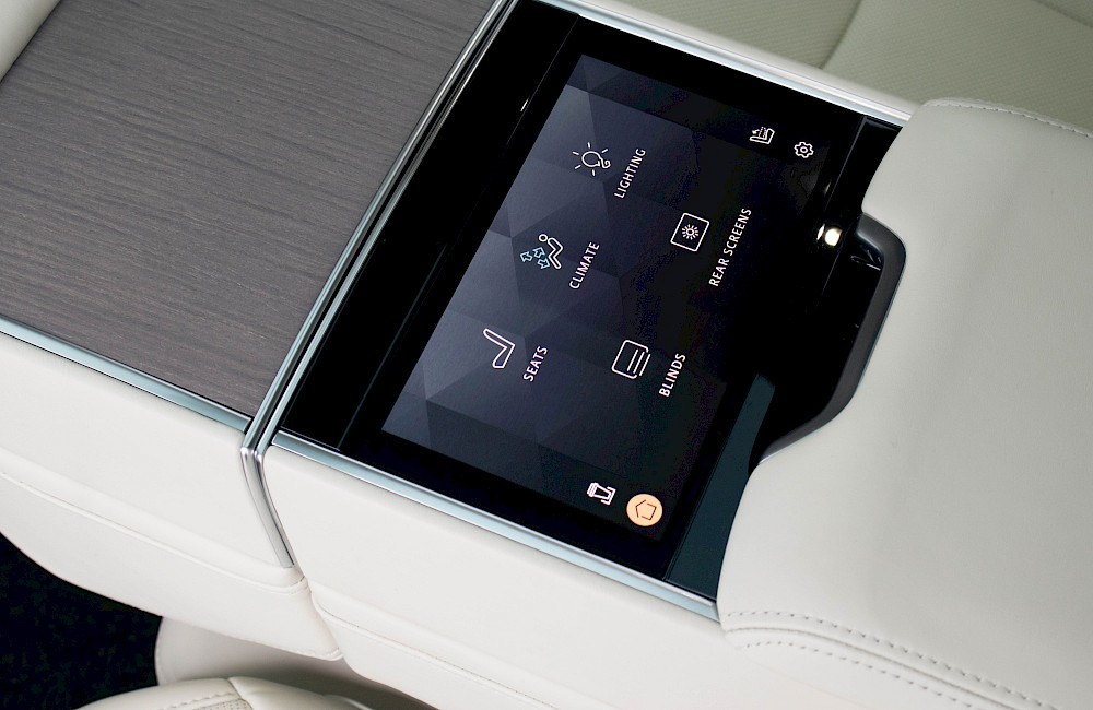 2023/72 Range Rover Vogue First Edition LWB P530 38