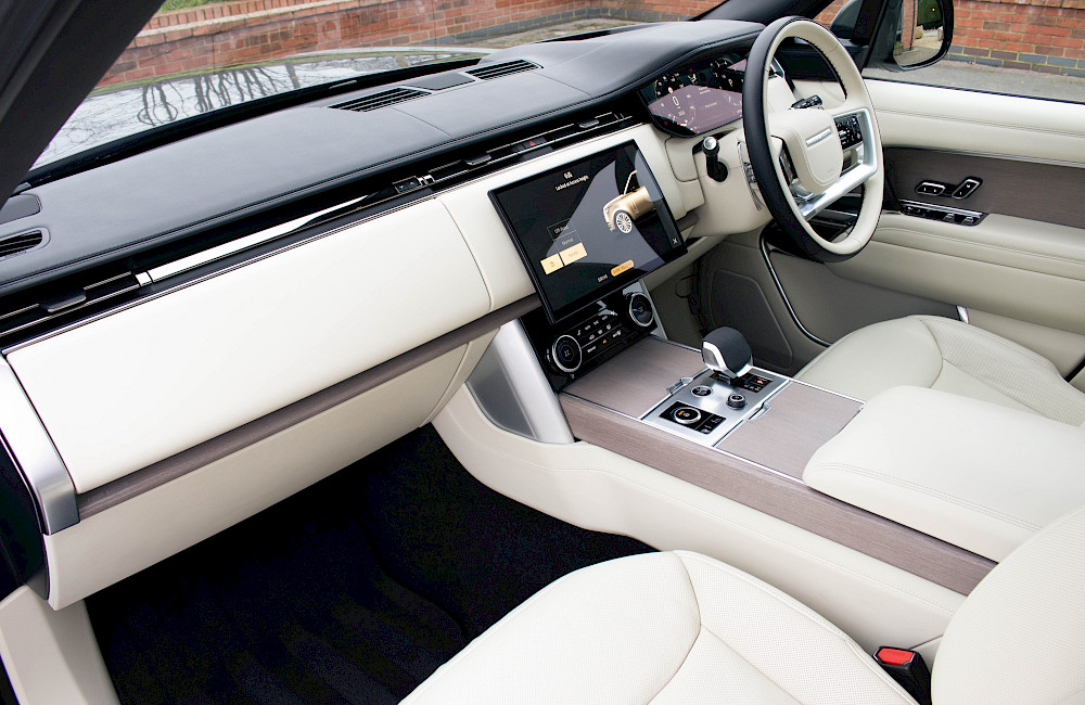 2023/72 Range Rover Vogue First Edition LWB P530 28