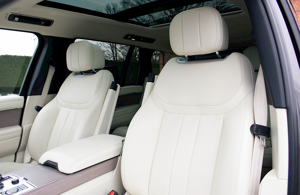 2023/72 Range Rover Vogue First Edition LWB P530 31