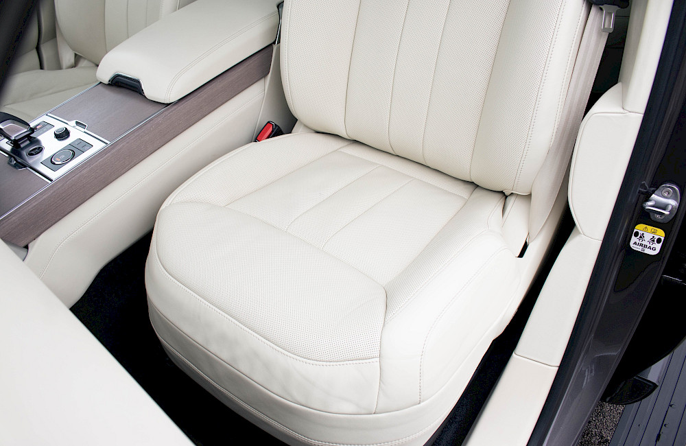 2023/72 Range Rover Vogue First Edition LWB P530 32