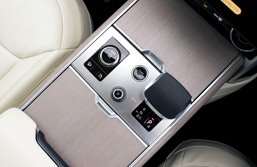 2023/72 Range Rover Vogue First Edition LWB P530 54