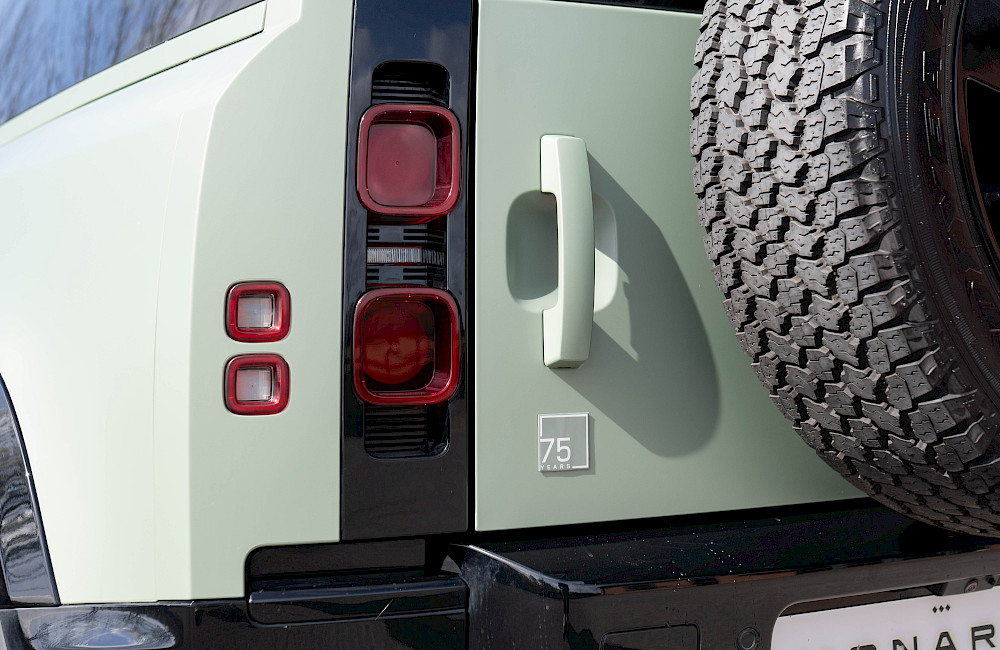 2023/23 Land Rover Defender 90 D300 75th Limited Edition 24