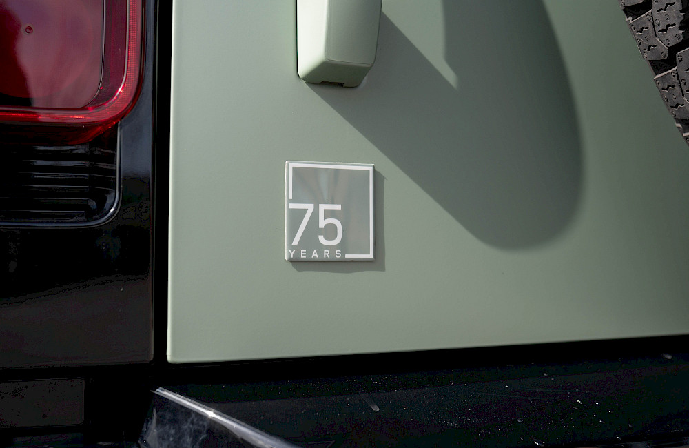 2023/23 Land Rover Defender 90 D300 75th Limited Edition 25