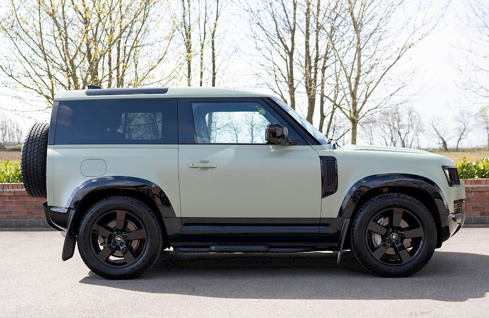 2023/23 Land Rover Defender 90 D300 75th Limited Edition 10