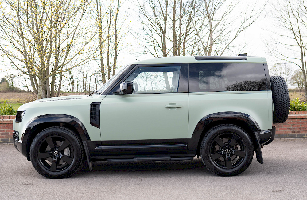 2023/23 Land Rover Defender 90 D300 75th Limited Edition 11
