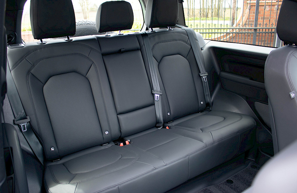 2023/23 Land Rover Defender 90 D300 75th Limited Edition 40